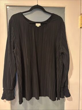 Ava & Viv Black Pleated Long Sleeve Ruffle Cuff Top